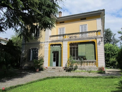 Villa in Vendita in Via G. Mazzini a Erba