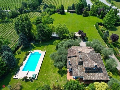 Villa in Vendita in Via San Martino della Battaglia a Sirmione