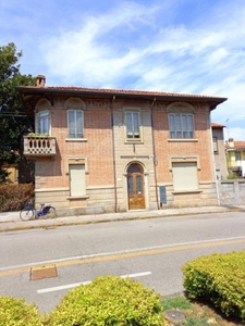 Villa in Viale Trieste 33, Rovigo, 11 locali, 5 bagni, 407 m²