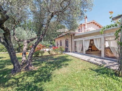 Casa vacanza per 8 persone con giardino