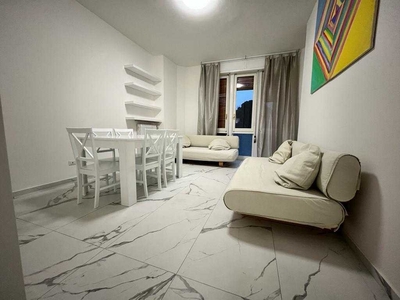 Appartamento in Affitto a Parma Piazzale Santa Croce