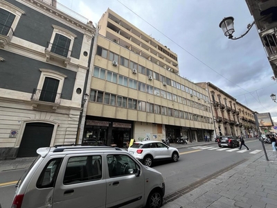 Appartamento in Vendita a Catania, 290'000€, 200 m²