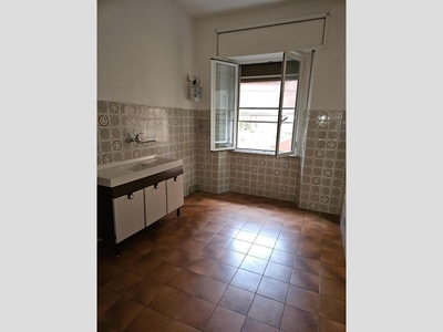Appartamento in Vendita a Livorno, 148'000€, 90 m²