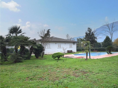 Casa a Villa Santa Lucia con terrazza, piscina e giardino