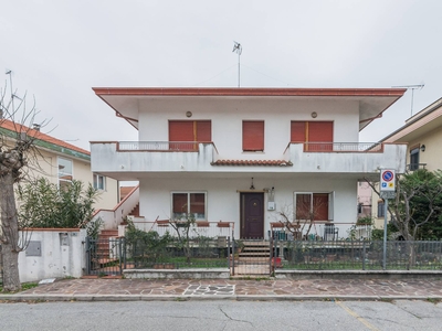 Casa indipendente in vendita a Riccione - Zona: COLLE DEI PINI