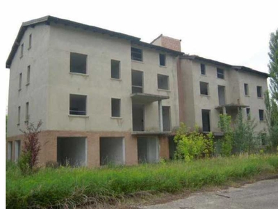 Edificio-Stabile-Palazzo in Vendita ad Cento - 675000 Euro