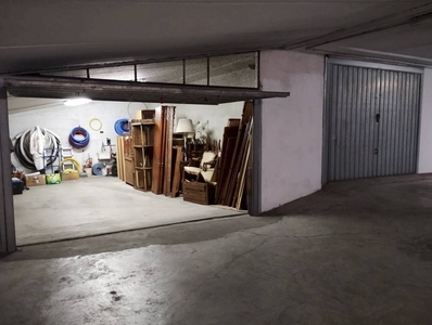 Garage 54mq in vendita a Moncalieri, zona Testona