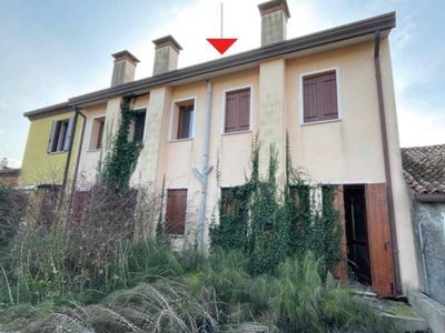 Palazzo in Via Livelli 763 a Piacenza D'Adige