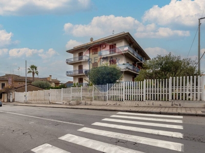 Quadrilocale in Vendita a Catania, zona Cibali, 189'000€, 120 m²