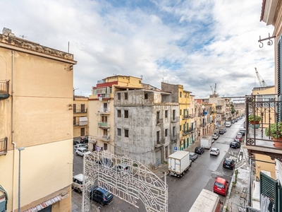 Quadrilocale in Vendita a Palermo, zona Cantieri, 35'000€, 90 m²