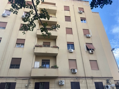 Quadrilocale in Via Montalbo in zona Cantieri a Palermo