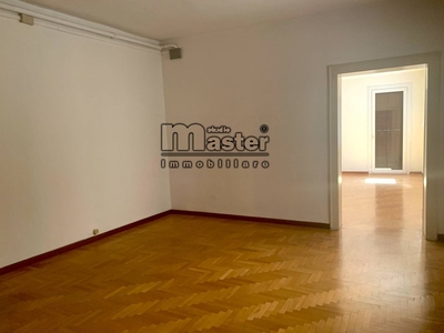 Ufficio in Affitto a Treviso, zona Centro storico, 700€, 70 m²