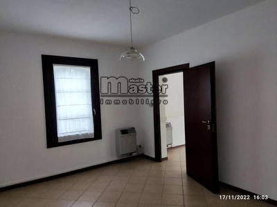 Ufficio in Affitto a Treviso, zona Fuori Mura Nord, 450€, 40 m²