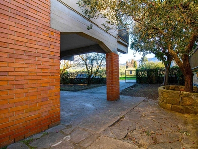 Villa bifamiliare in vendita a Sesto Fiorentino Firenze Querceto