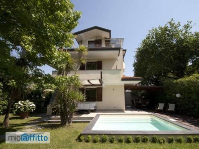 Villa con terrazzo e piscina Vittoria apuana