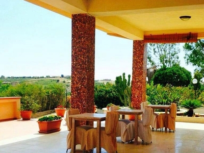 Villa in Vendita a Agrigento, 520'000€, 327 m²