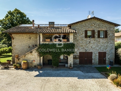 Villa in Vendita a Perugia, zona Ponte Pattoli, 450 m²