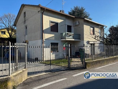 Appartamento a Palazzolo sull'Oglio, 5 locali, 2 bagni, con box