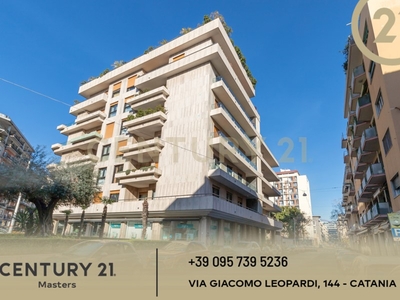 Appartamento in Vendita a Catania, 720'000€, 212 m², arredato, con Box