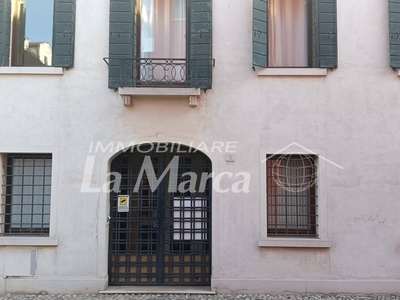 Appartamento in Vendita a Treviso, zona CENTRO STORICO, 930'000€, 280 m²
