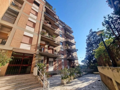 Appartamento in Via Silvestri, 219, Roma (RM)