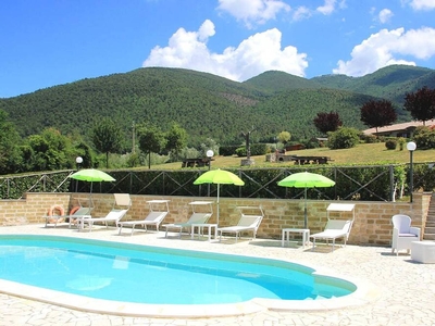 Appartamento vicino Roma in Casale in campagna con piscina e vista panoramica