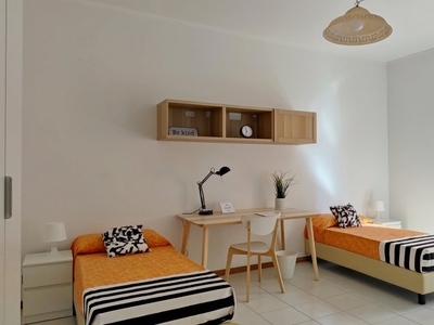 Camere e posti letto in affitto in appartamento con 3 camere da letto a Milano