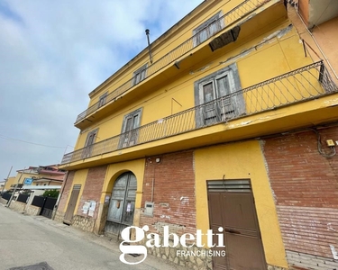 Casa indipendente in 54 Martiri, Bellona, 9 locali, 2 bagni, 225 m²