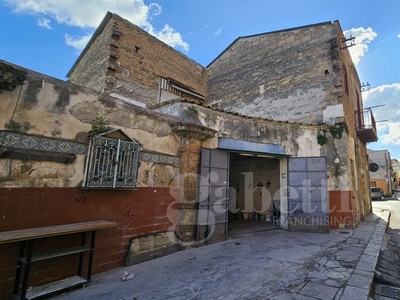 Casa Indipendente in Via Crociferi, 87, Palermo (PA)
