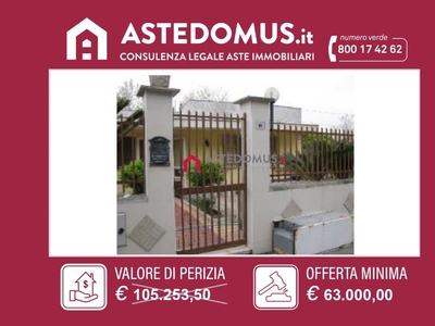 Casa indipendente in Via Genova, Castel Volturno, 5 locali, 1 bagno