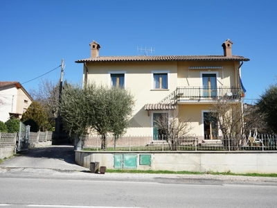 Casa indipendente in vendita a Gubbio Torre Calzolari