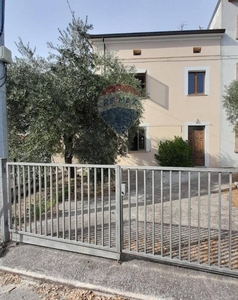 Casa semindipendente ad Ari, 6 locali, 2 bagni, giardino privato