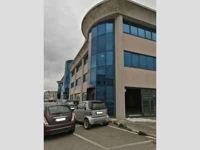 Immobile commerciale in Affitto a Viterbo, 1'700€, 175 m²