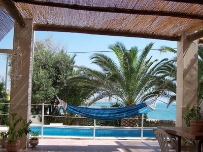 Montalban Villa con piscina e giardino a mt. 10 dal mare mediterraneo