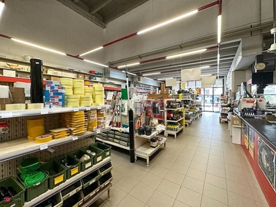 Negozio/Locale commerciale in Vendita in Corso Vittorio Emanuele II 13 a Cremona