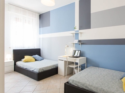 Posto letto in affitto in appartamento con 2 camere da letto a Bovisa, Milano