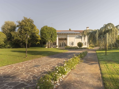 Prestigiosa Villa Singola di Recente Costruzione a Borgoricco