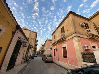 Quadrilocale in Vendita a Siracusa, zona Borgata, 120'000€, 105 m²