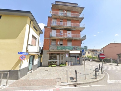 Quadrilocale in Via Battisti 3, Comun Nuovo, 1 bagno, 115 m², 1° piano