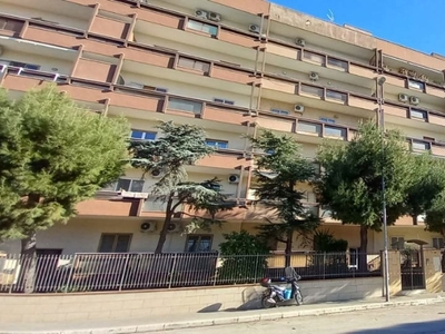 Quadrilocale in Via CALDAROLA 0, Bari, posto auto, 136 m² in vendita