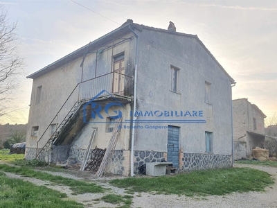 Rustico casale in vendita a Castiglione In Teverina Viterbo