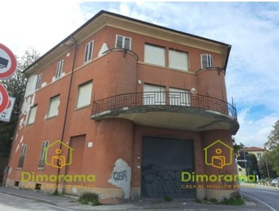 Stabile/Palazzo con terrazzo in angolo fra via san donato e via pisana, Lucca