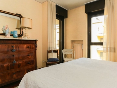 Stanza in affitto in appartamento con 3 camere da letto a San Donato