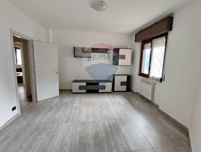 Trilocale a Presezzo, 1 bagno, giardino in comune, con box, 75 m²