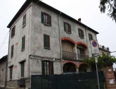 Trilocale in Via Monte Rosa 8, Albiolo, 1 bagno, giardino privato