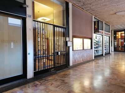 Ufficio in Affitto a Lecco, 400€, 50 m²