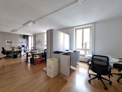 Ufficio in Affitto a Lecco, 95 m²