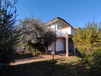 Villa a schiera in Via Dante, 6, Anzio (RM)