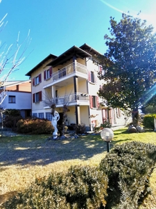 Villa bifamiliare in vendita a Chiuro Sondrio