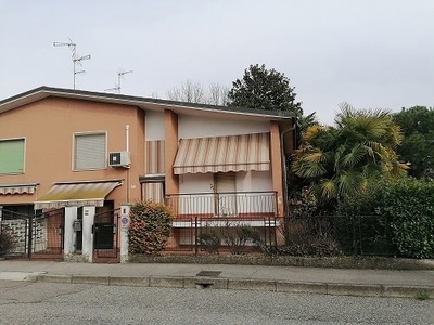 Villa bifamiliare in Via Virgilio, 6, Pandino (CR)